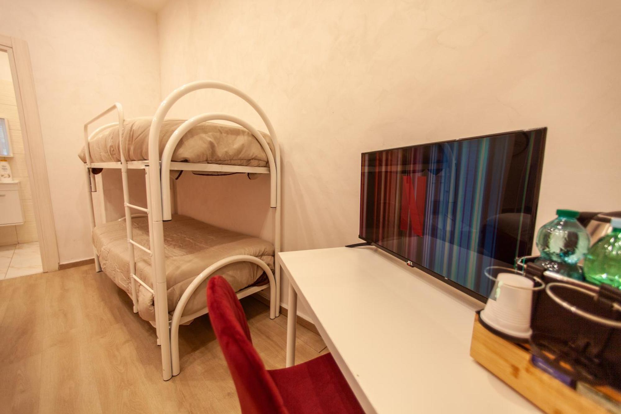 Easy Boarding Hotel Napoli Ngoại thất bức ảnh